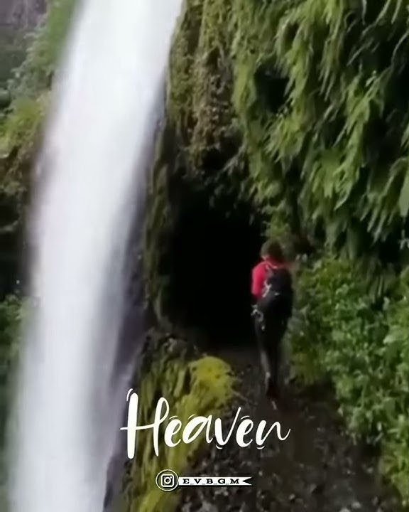 Nathiye Nathiye Kadhal Nadhiye whatsapp Status Song😍😍😍........