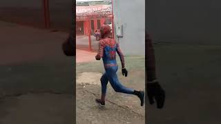 Super Pulo Ninja Completo Do Fofão E Homem-Aranha Subindo Pelas Paredes Na Carreta Triplo X