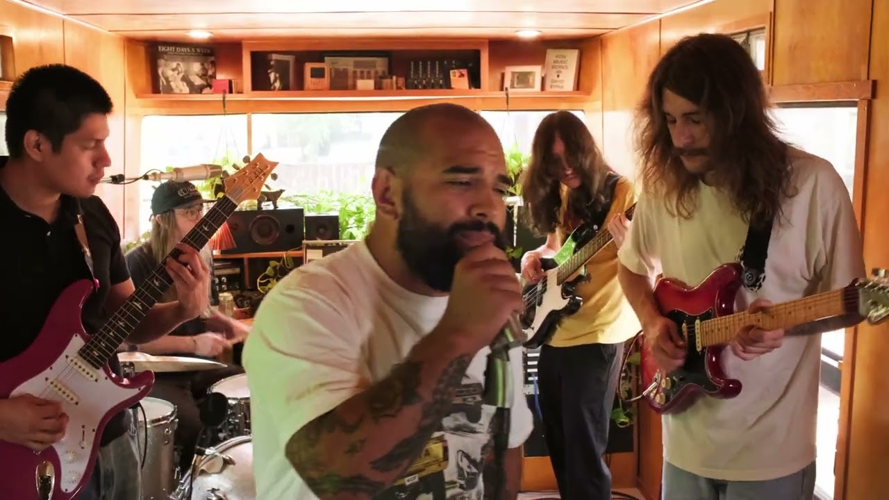 The High Curbs - Breathe In