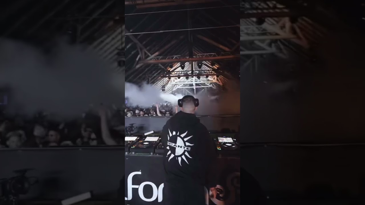 Sirus Hood playing “Loco” by Las Heras at El Fortin, Santa Catarina Brazil