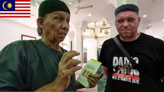 I Took My Dad as Non Muslim TO THE MOSQUE FOR THE FIRST TIME | Masjid Jamek 🇲🇾
