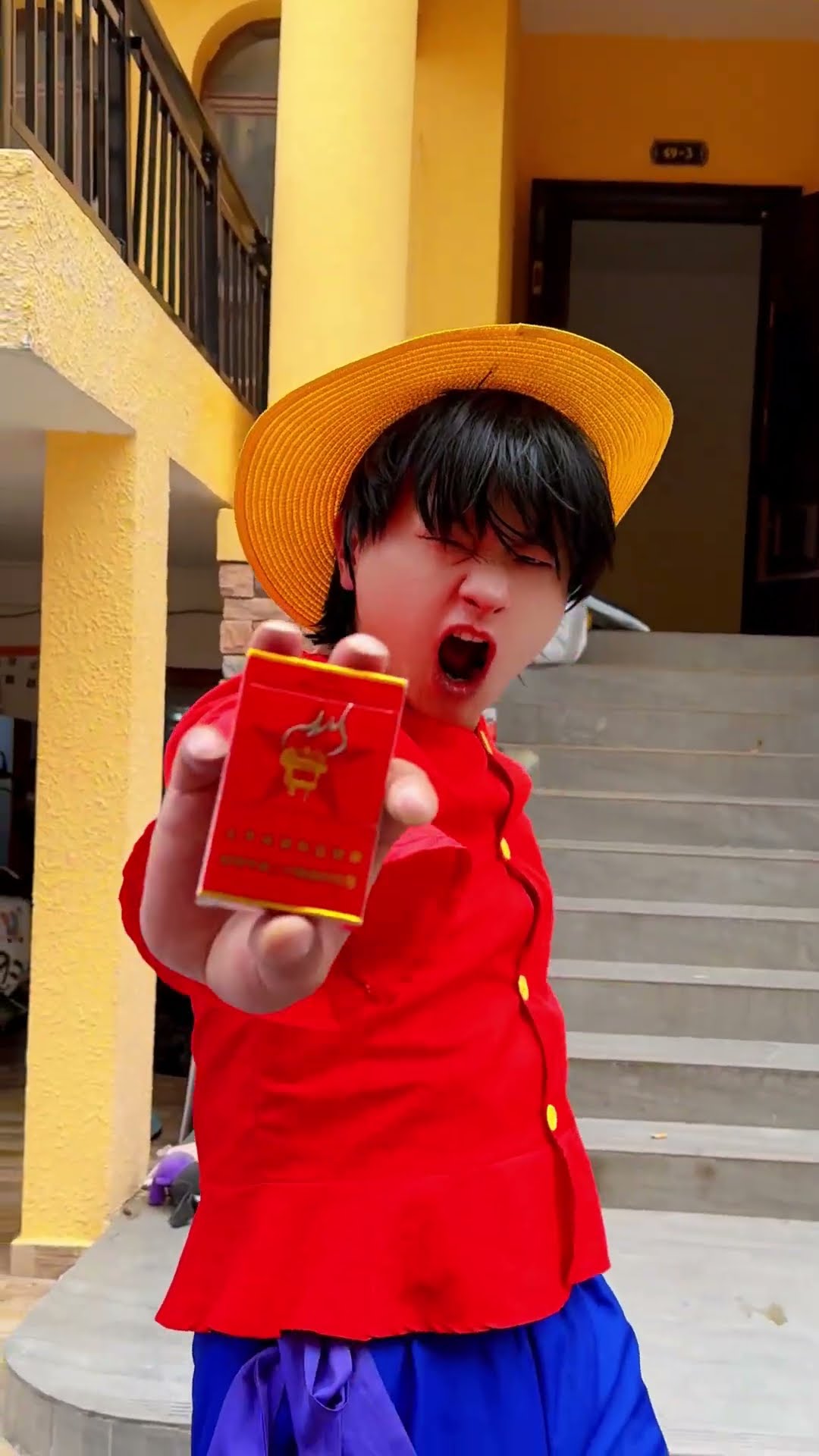 这么大的香烟？ #路飞 #海贼王