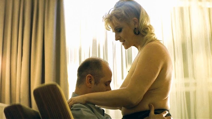 Porno video uchun pul yoq edi, shuning uchun men dostimga qongiroq qilishim kerak edi. BDSM qullik qizlar video