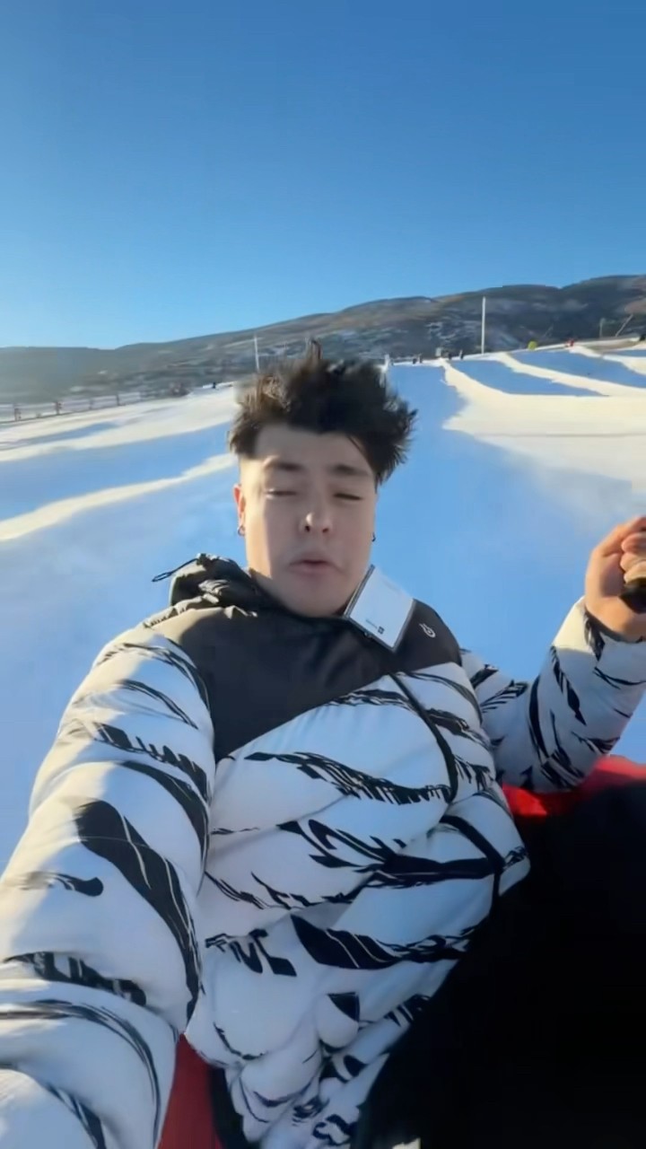 Nos tiramos de un TOBOGÁN de nieve GIGANTE?❄️