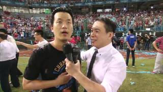 06/13 兄弟 vs Lamigo 賽後,Lamigo遭兄弟擊敗,但因統一贏球,終究拿下上半季冠軍,拋下藍色彩帶