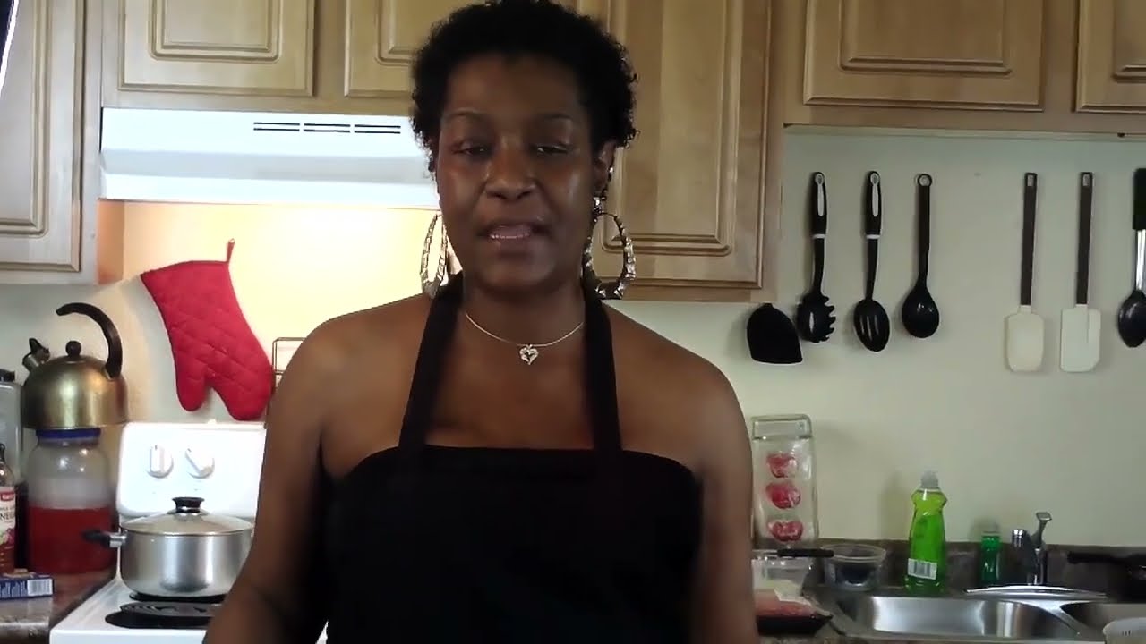 It's Time to Cook  Spaghetti, Garlic Bread and A Surprise Dessert