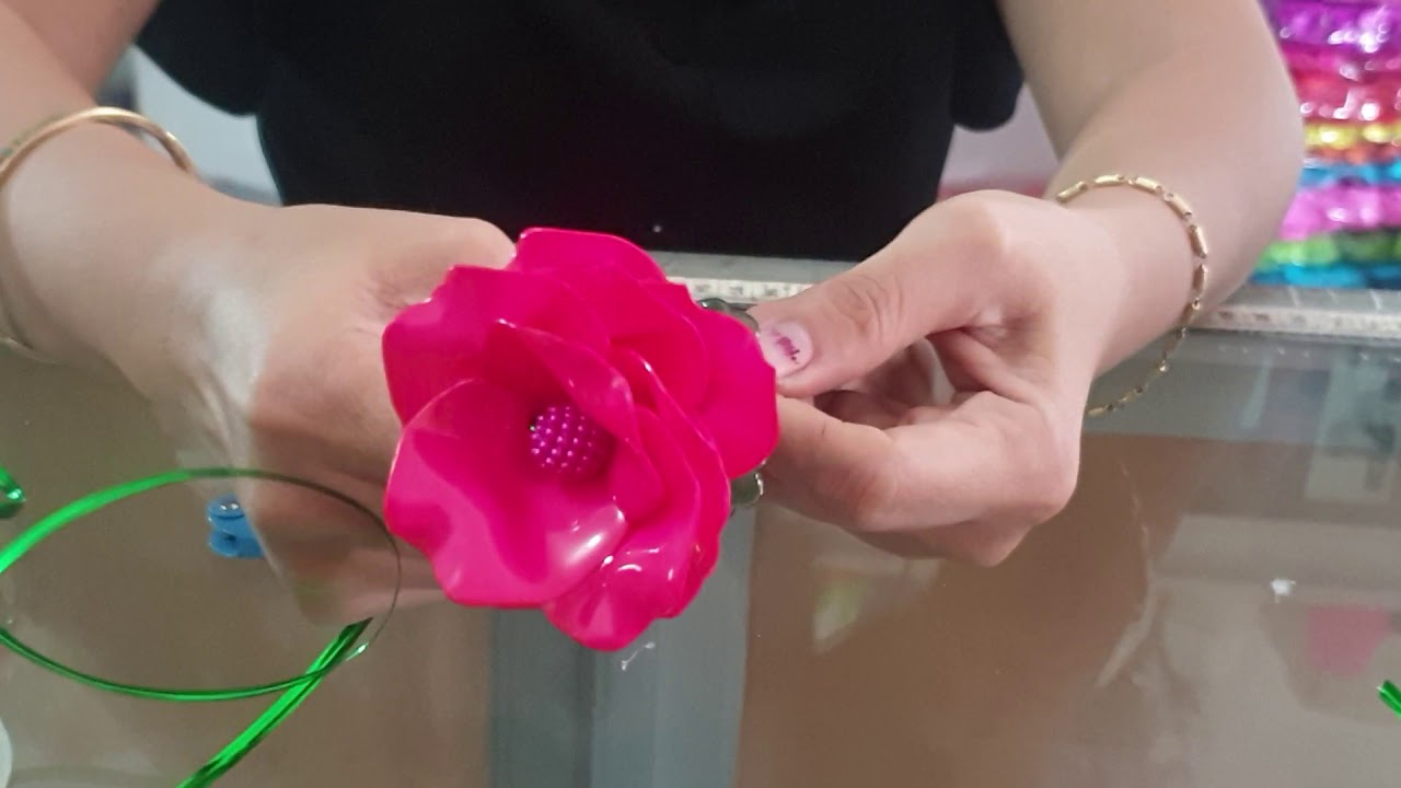 Cara membuat bunga mawar akrilik.