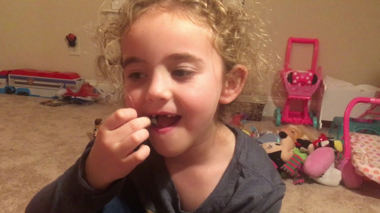 Camdyn and Sloane try Bean Boozled! Jelly bean prank! Stinky socks