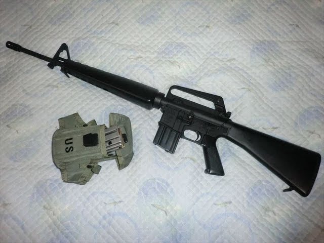 マルシン M16A1 モデルガン アルマイトカートで発火 (cap firing modelgun)