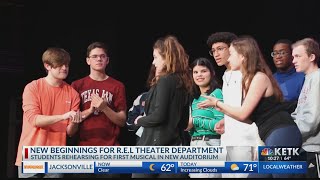 Robert E. Lee High School Theatre to put on first show in new auditorium