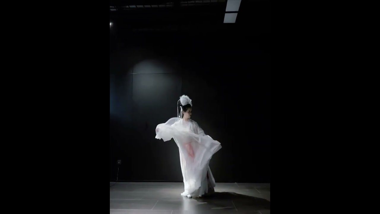 The moonlight is as white as frost