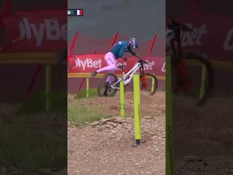 😫 Benoît Coulanges rate un virage et finit dans le décor à Loudenvielle #shorts #mtb