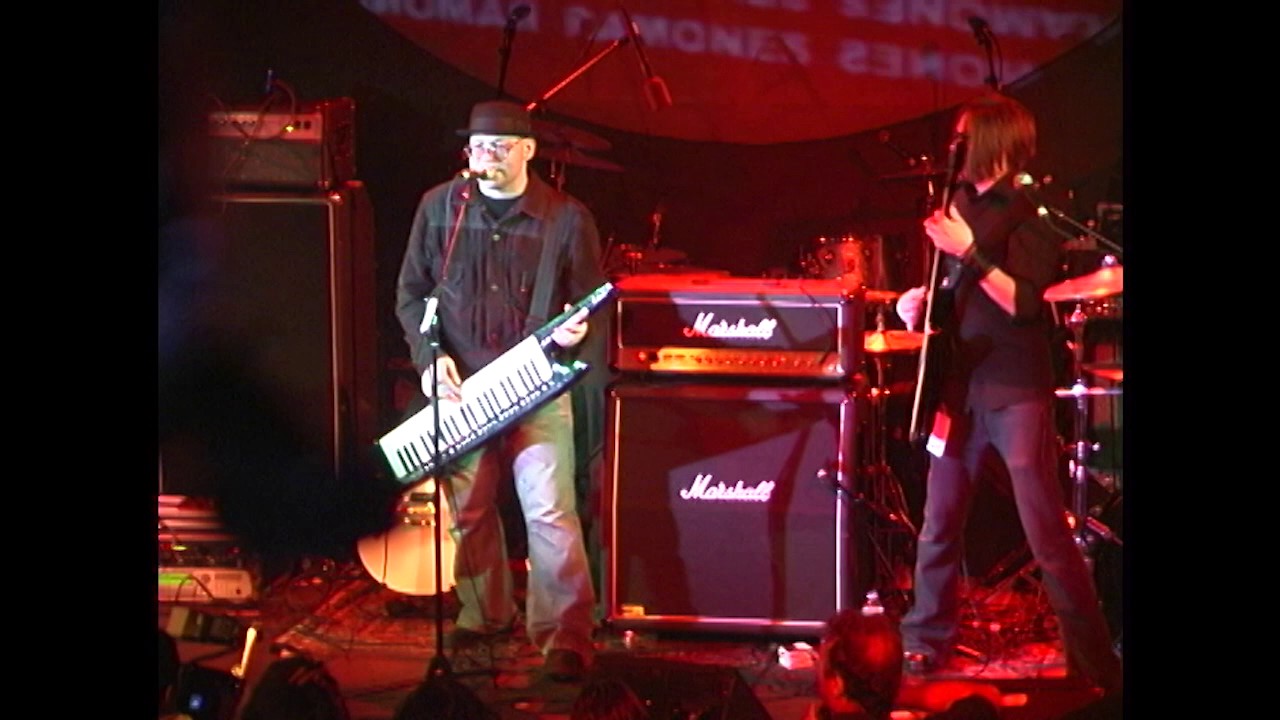 Jed Davis and Bandcamp perform "Bonzo Goes To Bitburg", 10-08-04