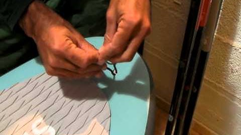 Stand Up paddle - connecting the leash to your SUP board