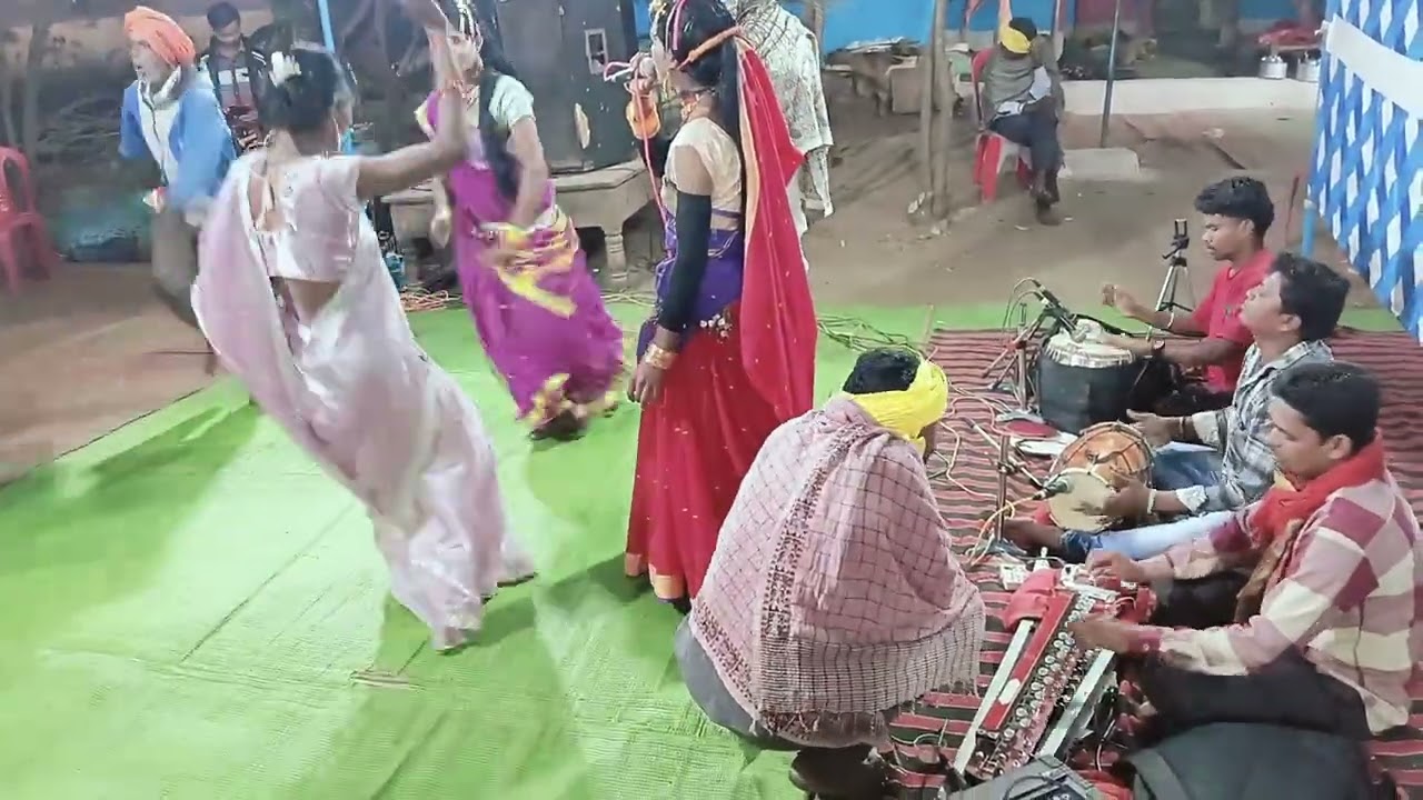 ग्राम हिनौती की प्रस्तुति #