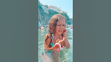 She lost her earring in the sea #sacconejolys #shorts #vacation