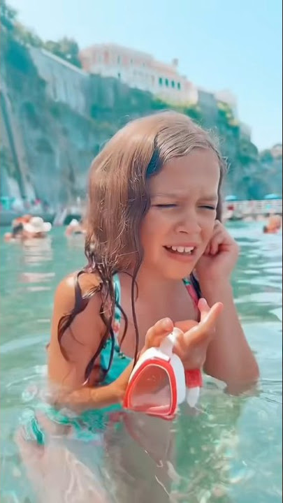 She lost her earring in the sea #sacconejolys #shorts #vacation