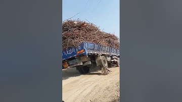 "Watch Transformational Power! 🚚 How the Right Tools Revolutionize Scrap Iron Unloading Efficiency!