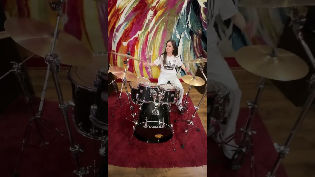 Ее харизма меня бесит🔥Аделина на барабанах 