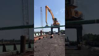 Coastal Marine & Vacuworx Vacuum Lifter (55k lbs. lift capacity)