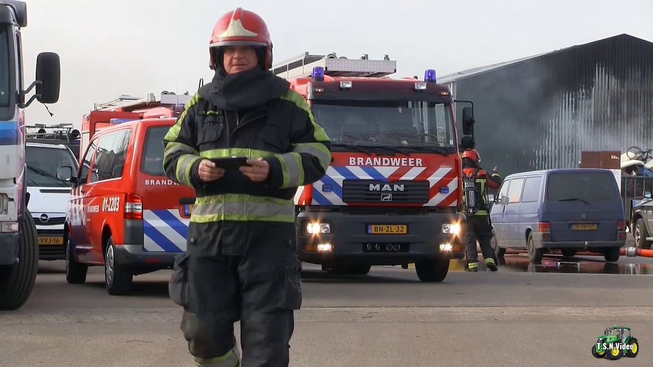 Grote brand bij Sloperij/ metalen handel Jan Blijham Hoogezand.