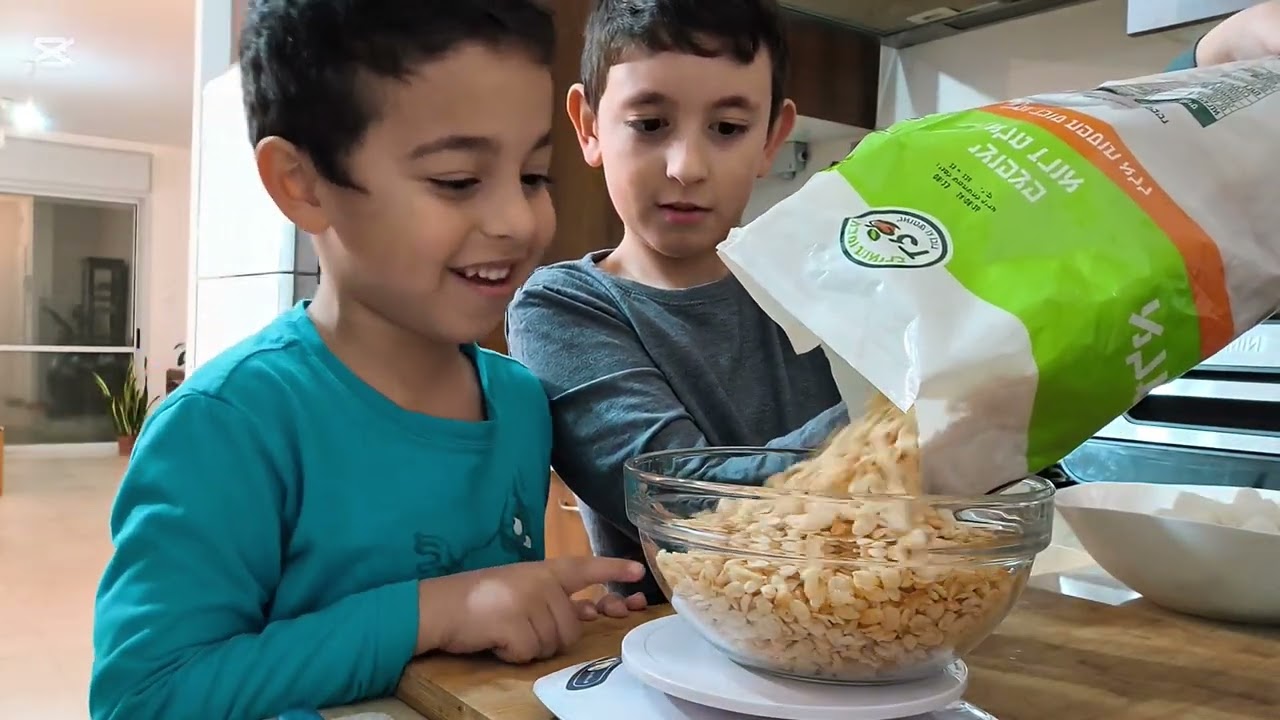 סהר וינאי מכינים פצפוצי אורז עם מרשמלו ושוקולד