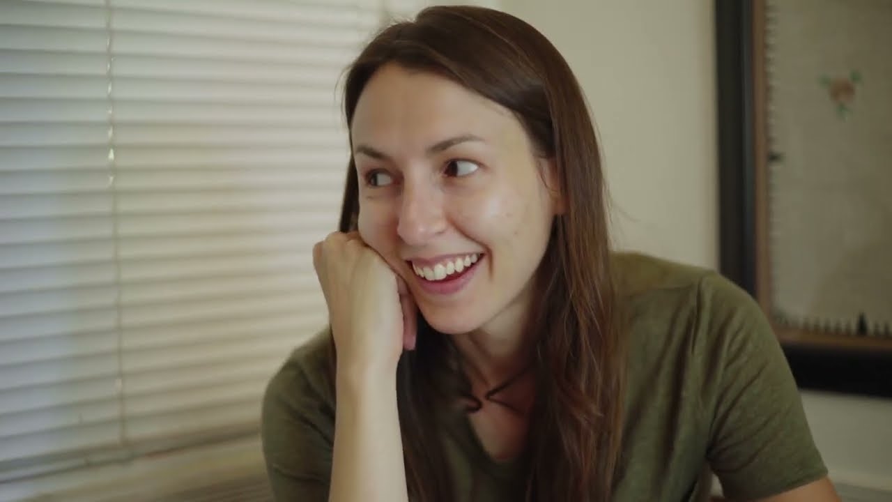 Brooke Annibale - In The Studio: Meet Leggy