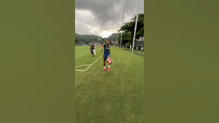 NEYMAR CHEGA AO TREINO FAZENDO EMBAIXADINHA! 😂