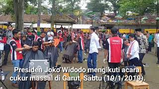 Jokowi Cukur Massal Bersama Puluhan Warga Garut