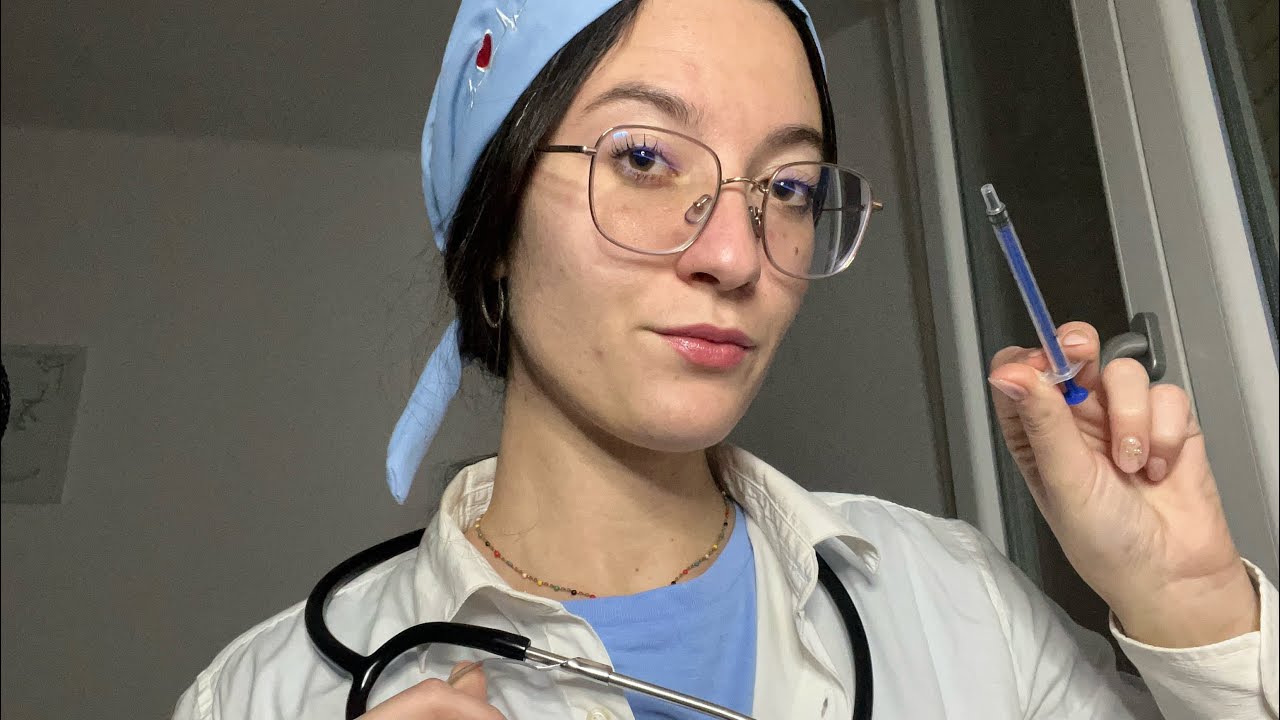 INFERMIERA TI VISITA A CASA | ROLEPLAY ASMR 👩‍⚕️