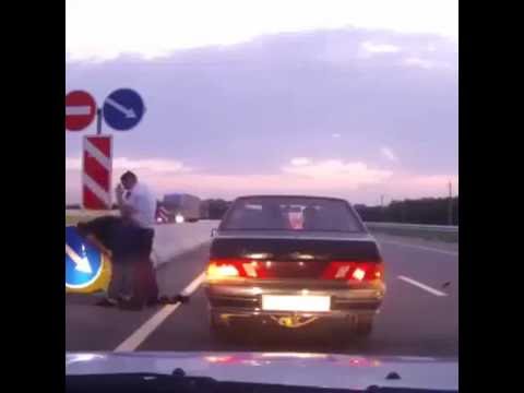 L'idiotie ou l'imbécilité musulmane : Prière sur l'autoroute - YouTube