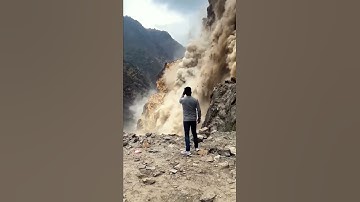 Mountain landslide |  Reverse Video