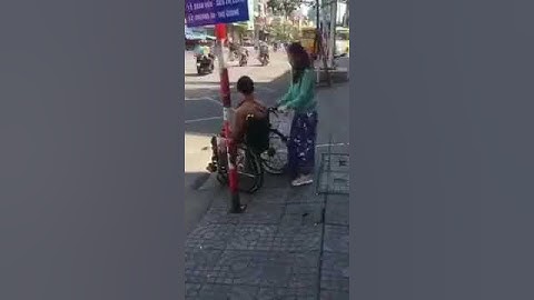 Tài xế và phụ xe buýt từ chối chở người khuyết tật bị đình chỉ