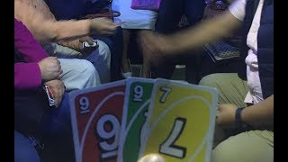 Pasajeros Juegan Uno Dentro De Una Combi