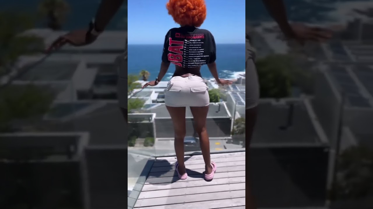 Miniskirt view🍑🥵💦💯