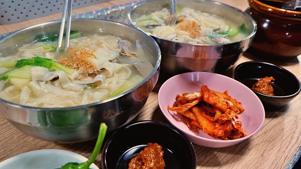 Вкусная домашняя лапша, приготовленная мамой / корейская уличная еда