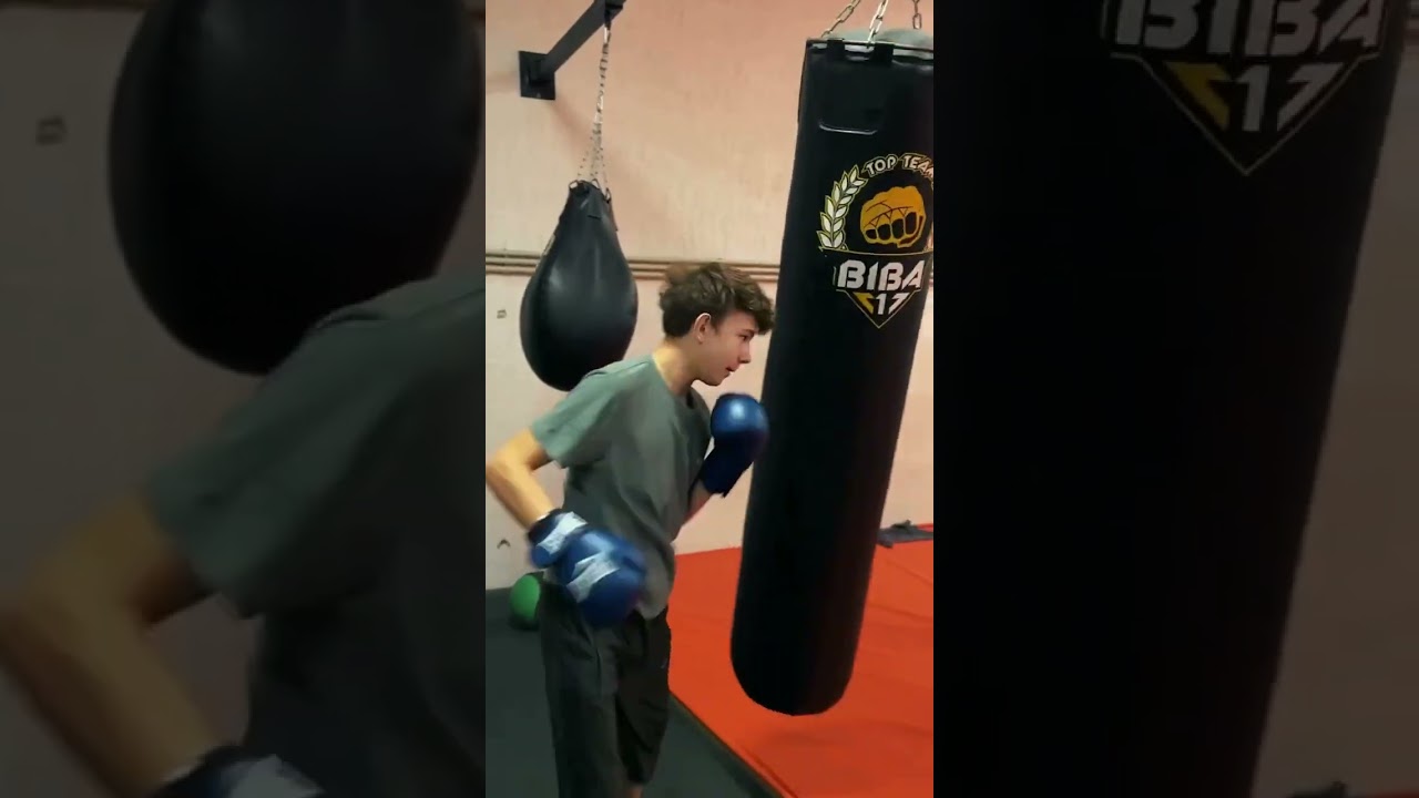 Тайский бокс или муай-тай - это боевое искусство родом из Таиланда, в котором используются удары в