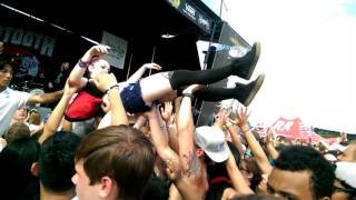 Beartooth - Body Bag [Live in Tinley Park] (watch in HD)