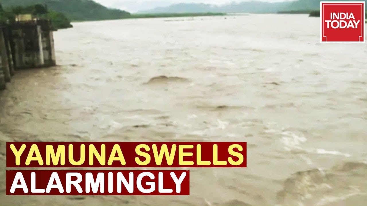 Delhi Flood Alert : Yamuna Water Swells Alarmingly, Schools And Colleges Shut