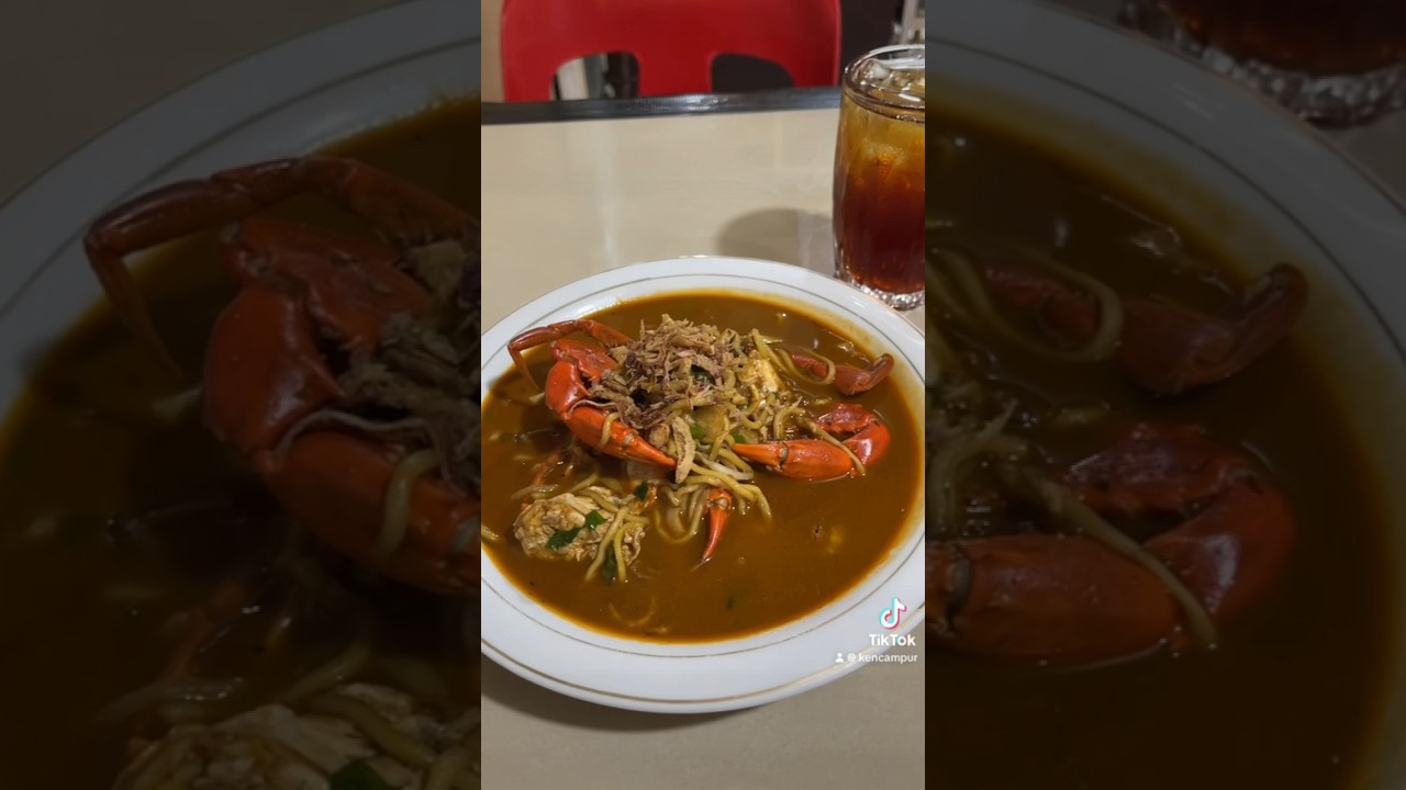 Orang Jepang makan Mie Aceh di Aceh