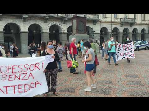 Scuola, un centinaio tra insegnanti e operatori in piazza ad Aosta per protesta