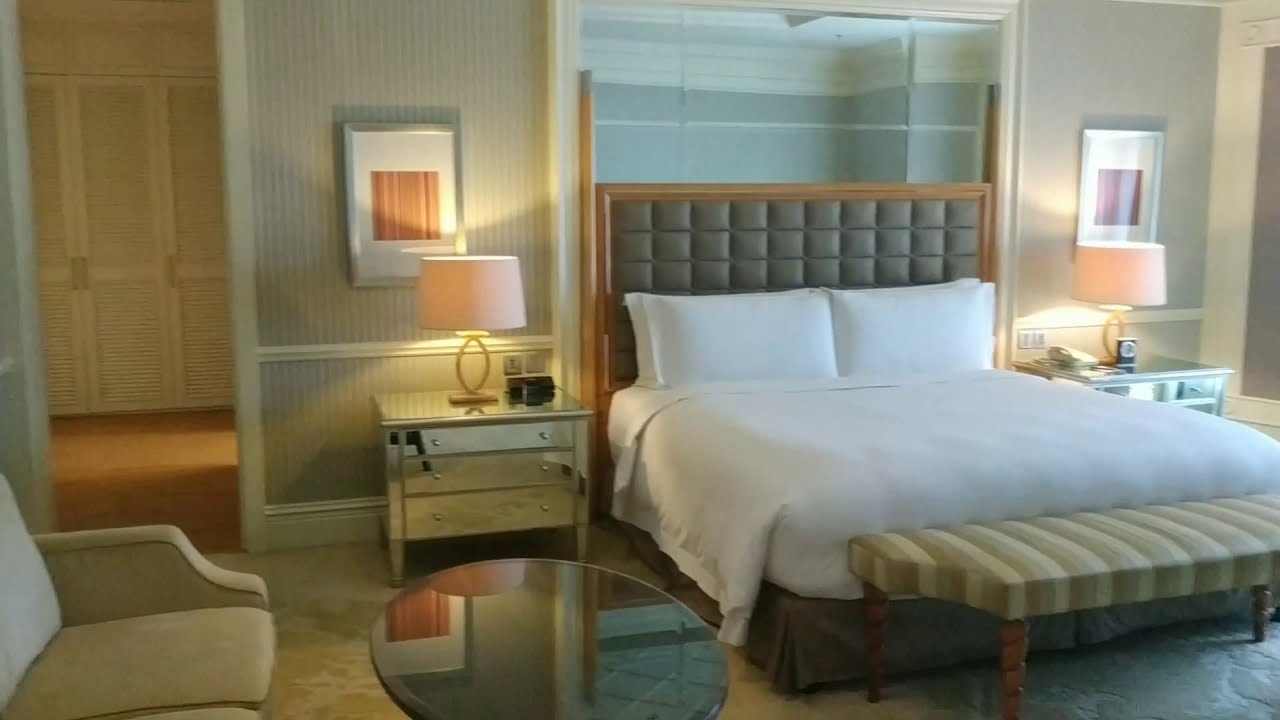 Ritz Carlton Pacific Place Presidential Suite (130jt an....🙄)