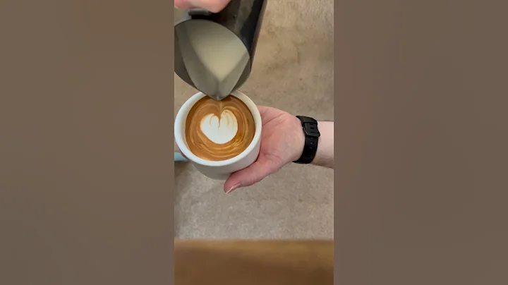 A Tulip latte art for today! 🌷 ☕️ Happy New Year! #espresso #barista #homebarista #latte