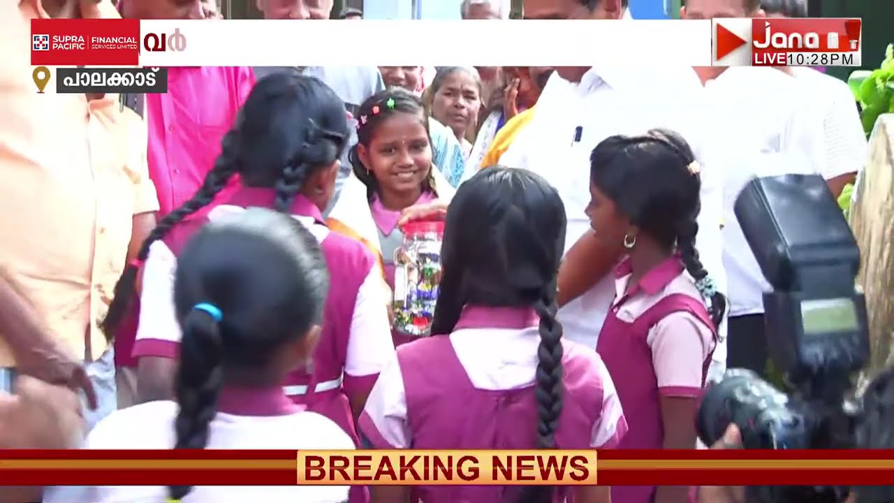 ചികിത്സാ പിഴവ് മൂലം കൈനഷ്ടമായ വിനോദിനി അഞ്ചുമാസത്തെ ചികിത്സയ്ക്കുശേഷം സ്കൂളിലെത്തി