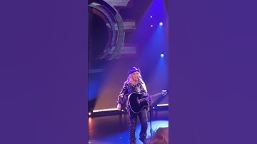 Thumbnail of Melissa Etheridge on opening night of her new show LIVE on Broadway!