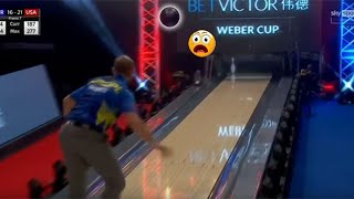 Dom Barrett gets his thumb stuck in his bowling ball (Weber Cup)