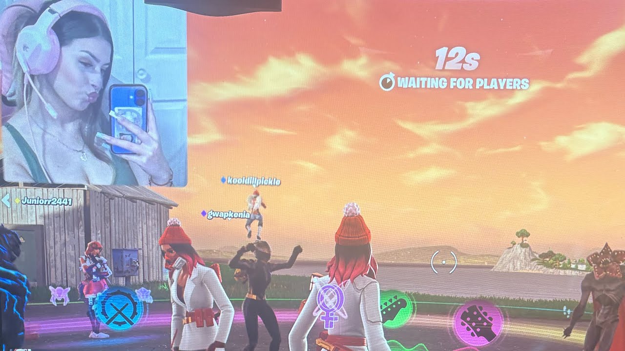 PLAYING FORTNITE RELOAD - YouTube
