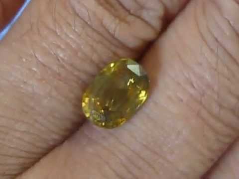 Batu Permata Natural Zircon Oval Cut Kuning Kecoklatan 2.60 carat. 