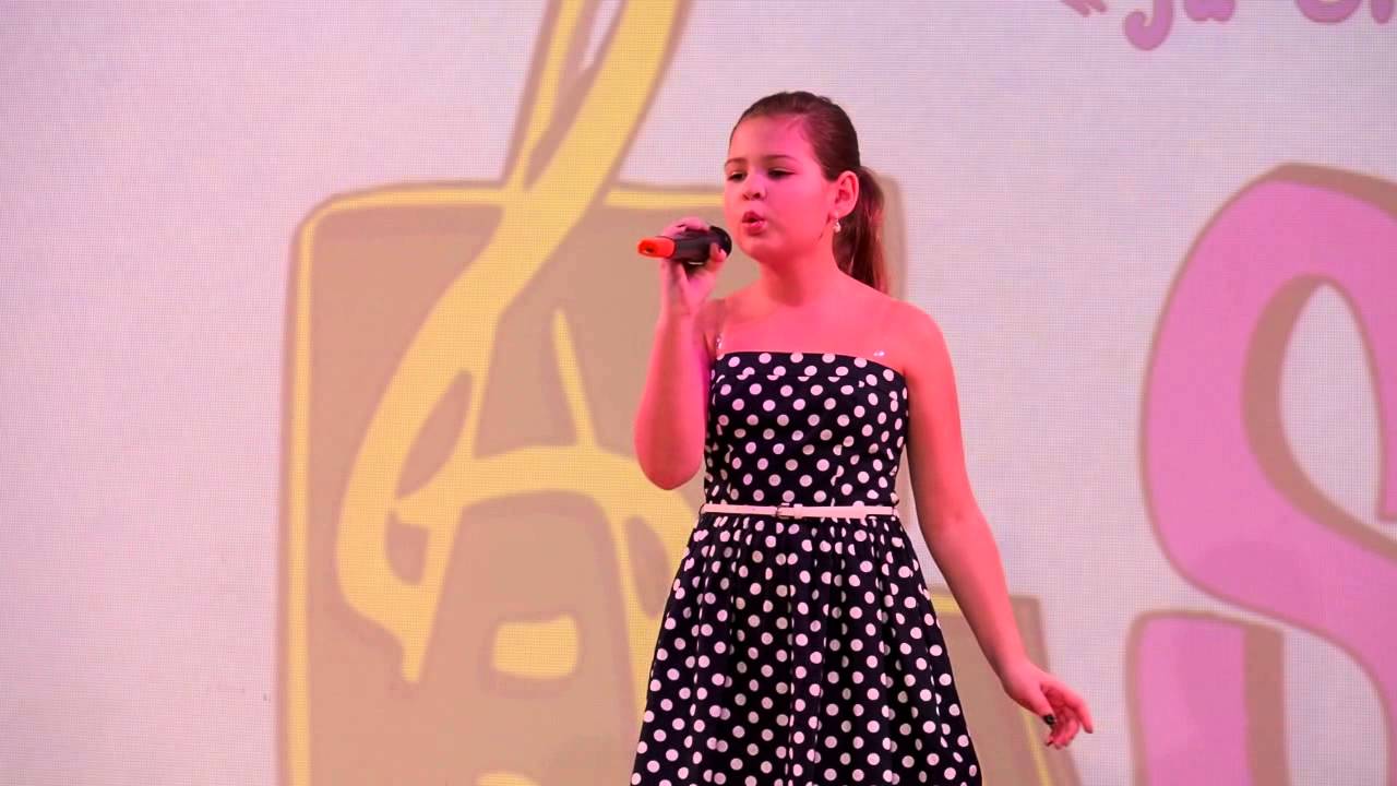 Девочка красиво поет песню на Английском  Вокальный конкурс Fa-Si-La 2016