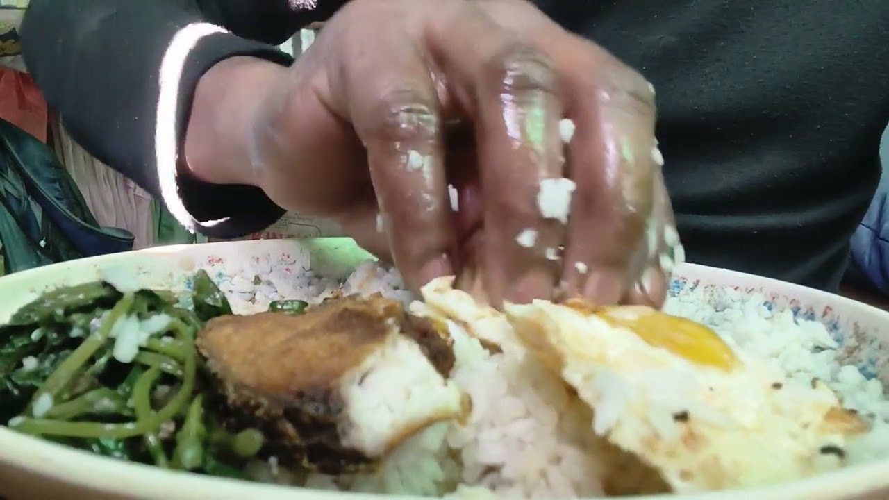 মাছ ভাজা, লাফা শাকের ঝোল, ডিম পোঁচ #food #eating #foodloves#foodconsumption 